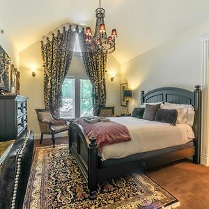 Deluxe Queen Room Spa Bath