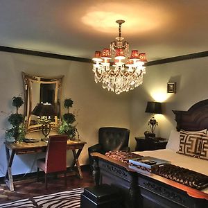 Deluxe King Suite